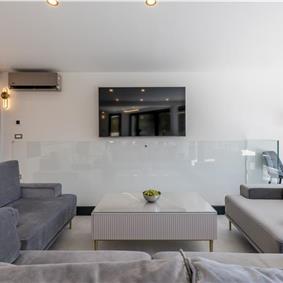 4 bedroom villa with heated pool and sea view in Vinišće, sleeps 8